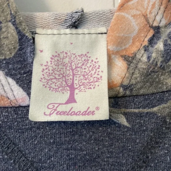 Flower Sweater - Picture 2 of 3